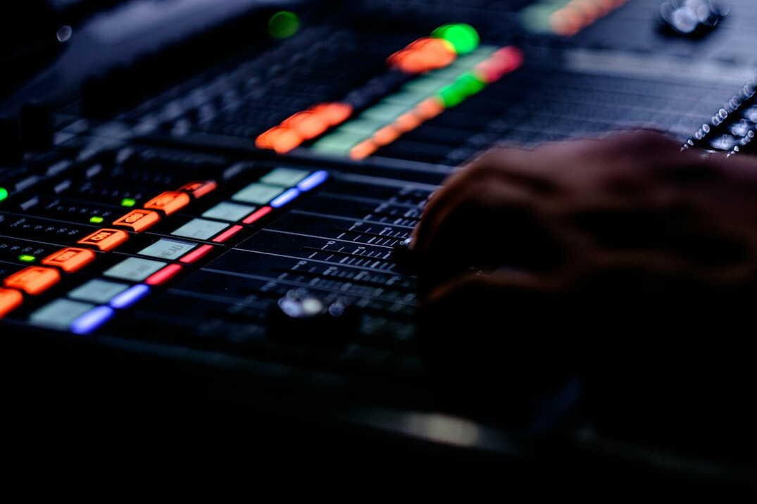 sound mixing console